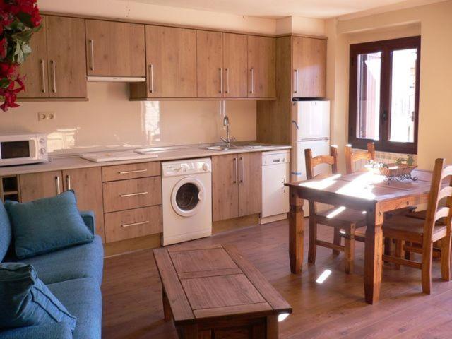 Apartamentos Turisticos Batlle Laspaúles Exteriör bild