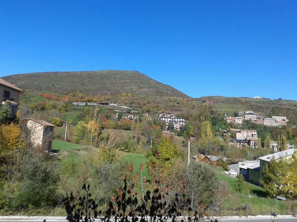 Apartamentos Turisticos Batlle Laspaúles Exteriör bild